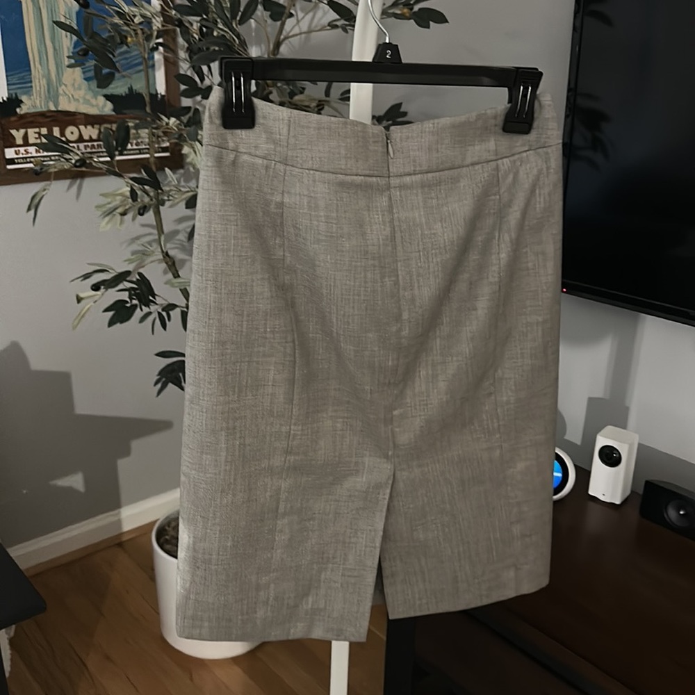 Calvin Klein Gray Skirt. Size 2. EUC - Picture 3 of 3
